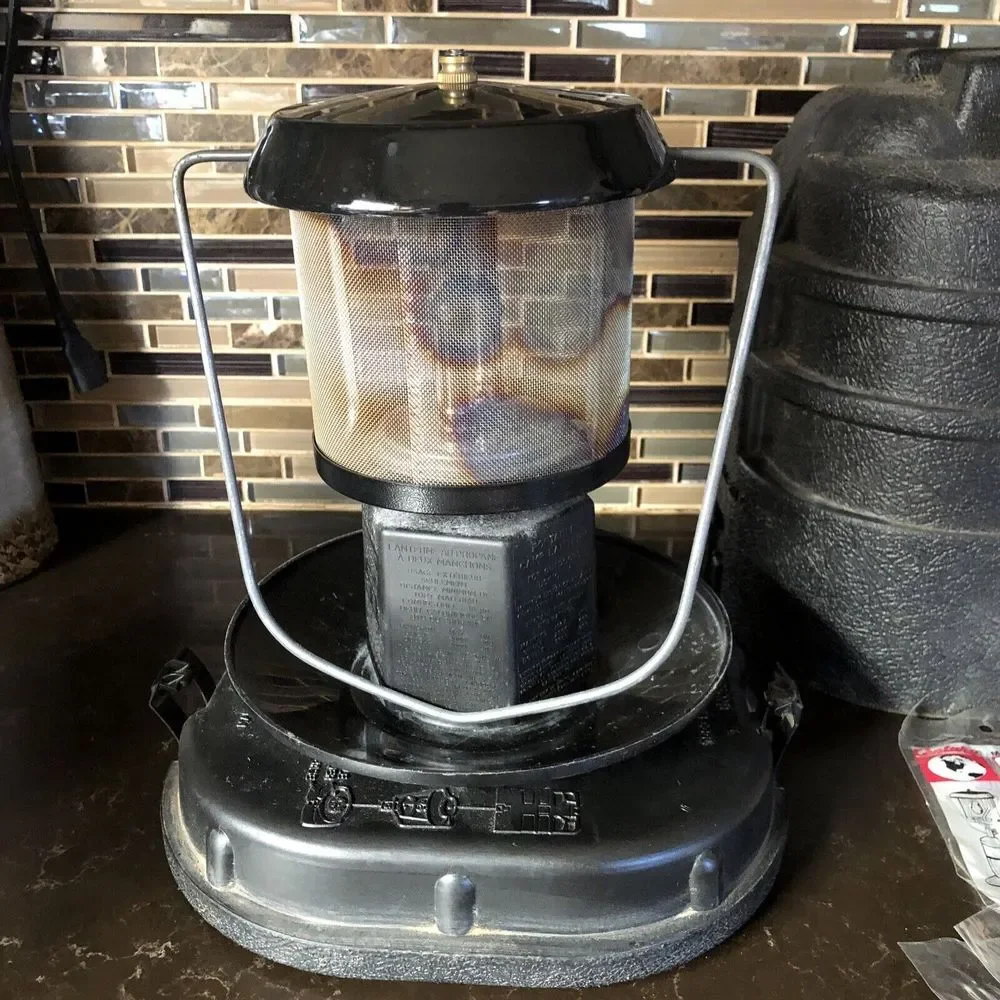 Century 7058‎ Dual Mantle Propane Lantern  Piezo Ignition in Back Case Bundle